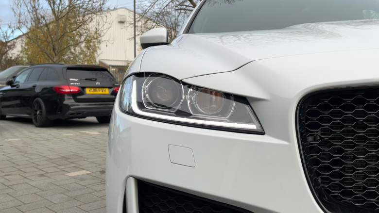 Jaguar F-Pace 2.0d [240] Chequered Flag 5dr Auto AWD Diesel Estate